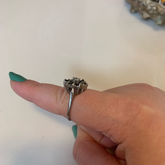 Elevated blue and clear crystal stone flower silver ring. No marks size 9 - Picture 3 of 4